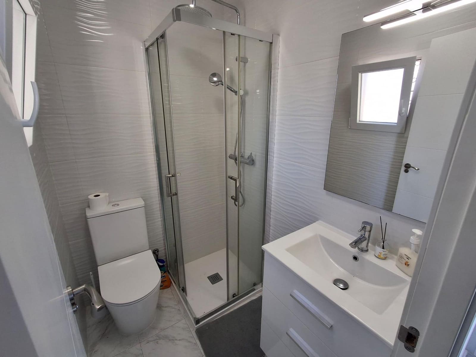 3 makuuhuone Rivitalo myytävänä paikassa Torrevieja mukana uima-altaan - 175 000 € (Ref: 9839515)