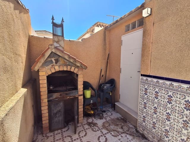 3 makuuhuone Rivitalo myytävänä paikassa Torrevieja mukana uima-altaan - 175 000 € (Ref: 9839515)