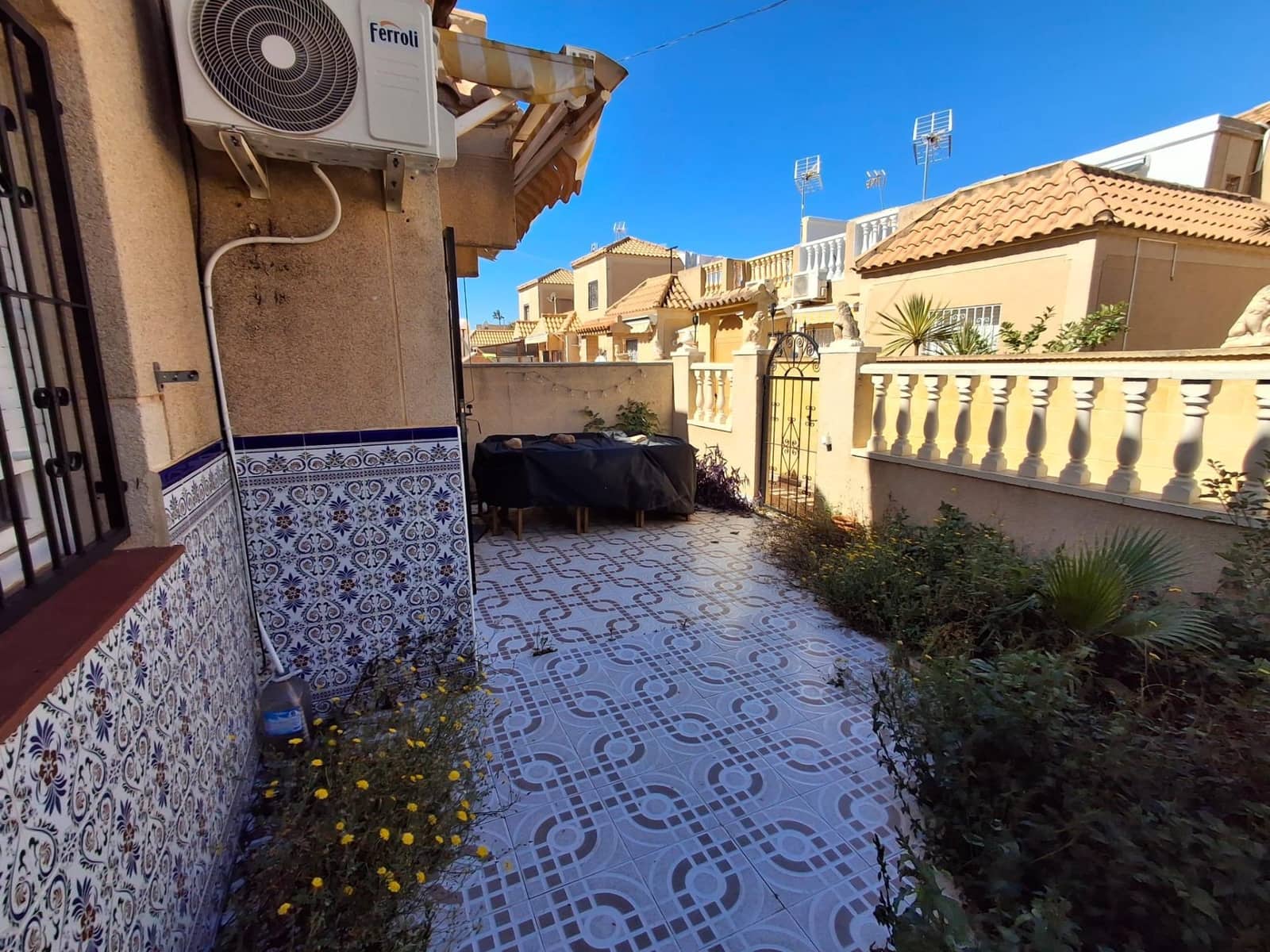 3 makuuhuone Rivitalo myytävänä paikassa Torrevieja mukana uima-altaan - 175 000 € (Ref: 9839515)