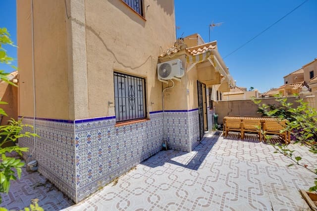 3 soverom Rekkehus til salgs i Torrevieja med svømmebasseng - € 175 000 (Ref: 9839515)