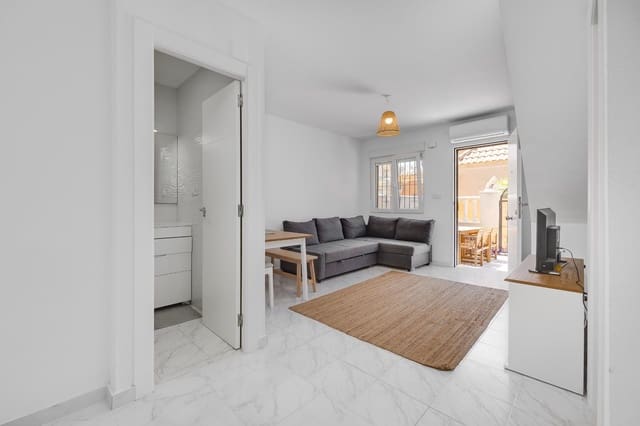 Adosado de 3 habitaciones en Torrevieja en venta con piscina - 175.000 € (Ref: 9839515)