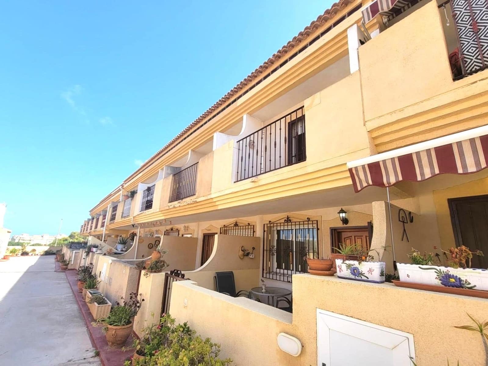 3 soverom Rekkehus til salgs i Playa Flamenca med svømmebasseng garasje - € 189 260 (Ref: 9849620)