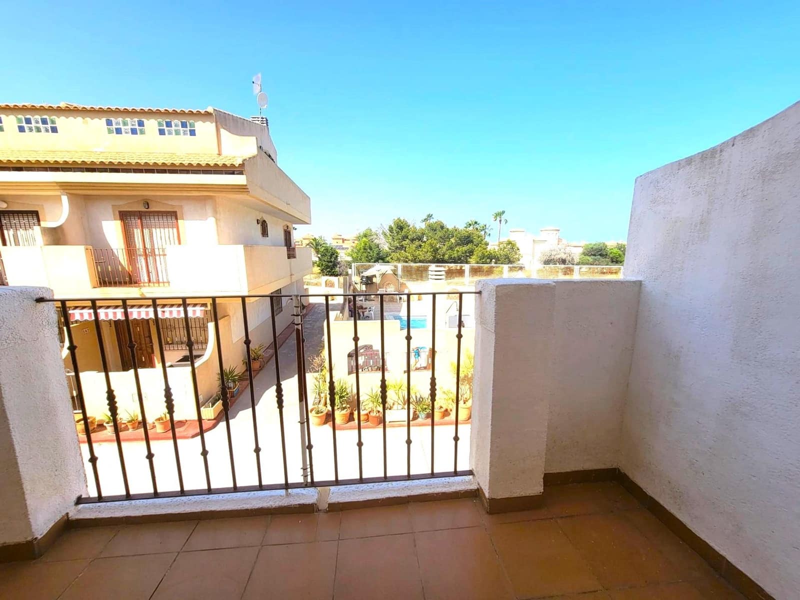 3 soverom Rekkehus til salgs i Playa Flamenca med svømmebasseng garasje - € 189 260 (Ref: 9849620)