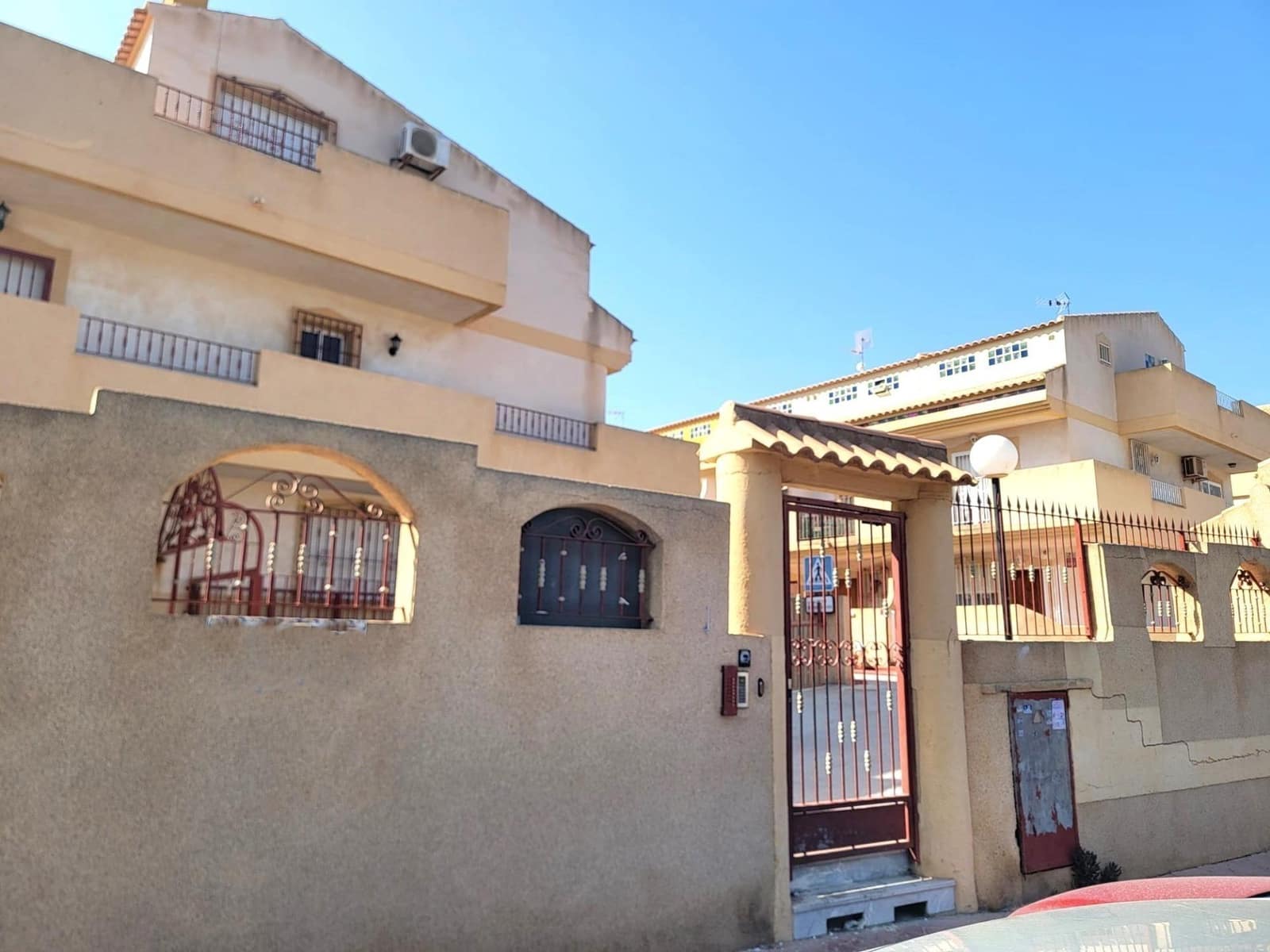 3 soverom Rekkehus til salgs i Playa Flamenca med svømmebasseng garasje - € 189 260 (Ref: 9849620)