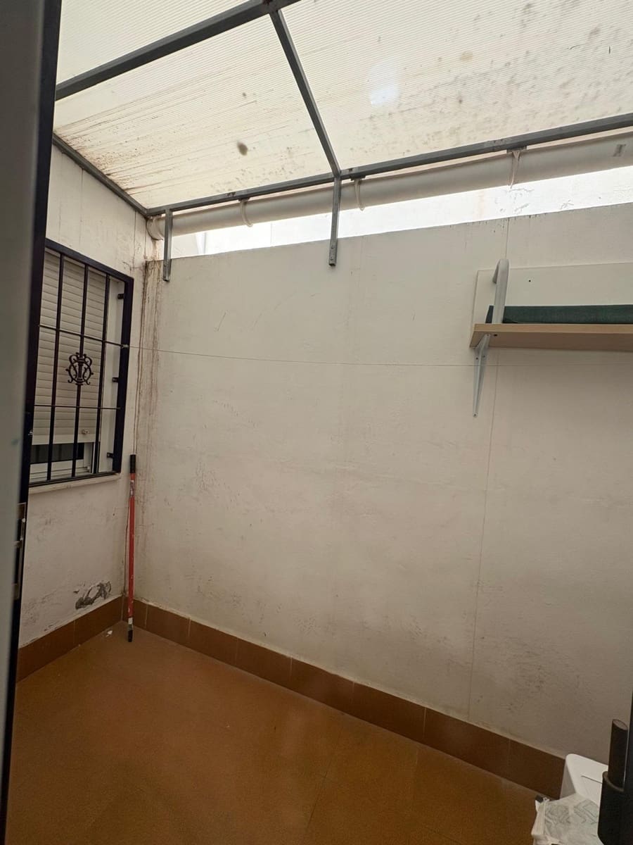 Bungalow de 2 habitaciones en Torrevieja en venta con piscina - 147.000 € (Ref: 9855674)