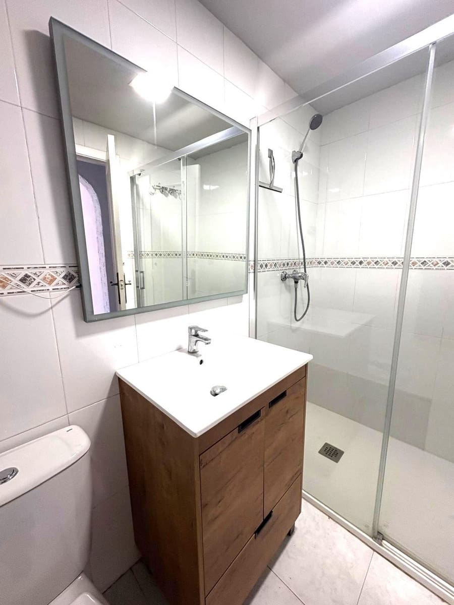 Bungalow de 2 habitaciones en Torrevieja en venta con piscina - 147.000 € (Ref: 9855674)