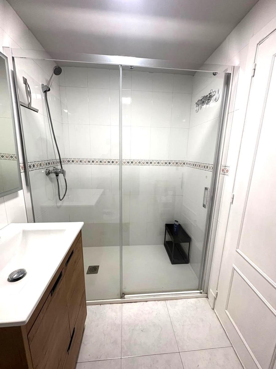 Bungalow de 2 habitaciones en Torrevieja en venta con piscina - 147.000 € (Ref: 9855674)