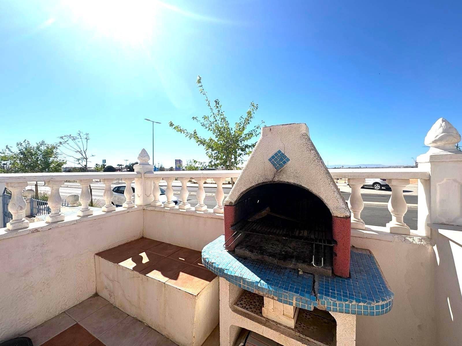 Bungalow de 2 habitaciones en Torrevieja en venta con piscina - 147.000 € (Ref: 9855674)