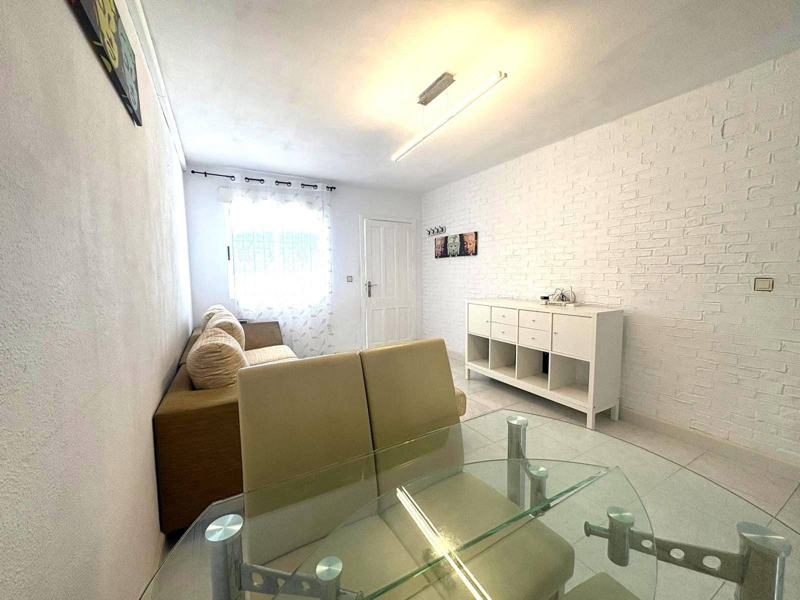 Bungalow de 2 habitaciones en Torrevieja en venta con piscina - 147.000 € (Ref: 9855674)