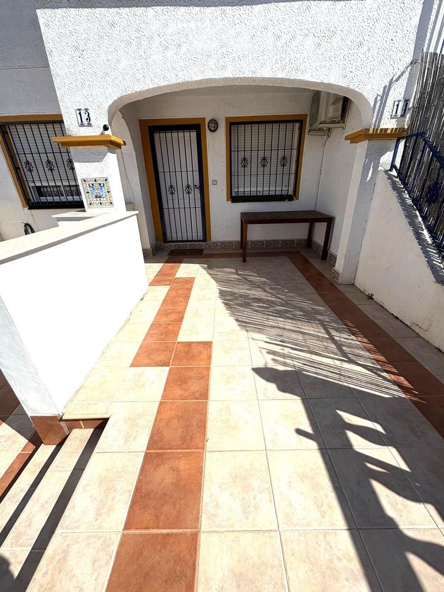 Bungalow de 2 habitaciones en Torrevieja en venta con piscina - 147.000 € (Ref: 9855674)