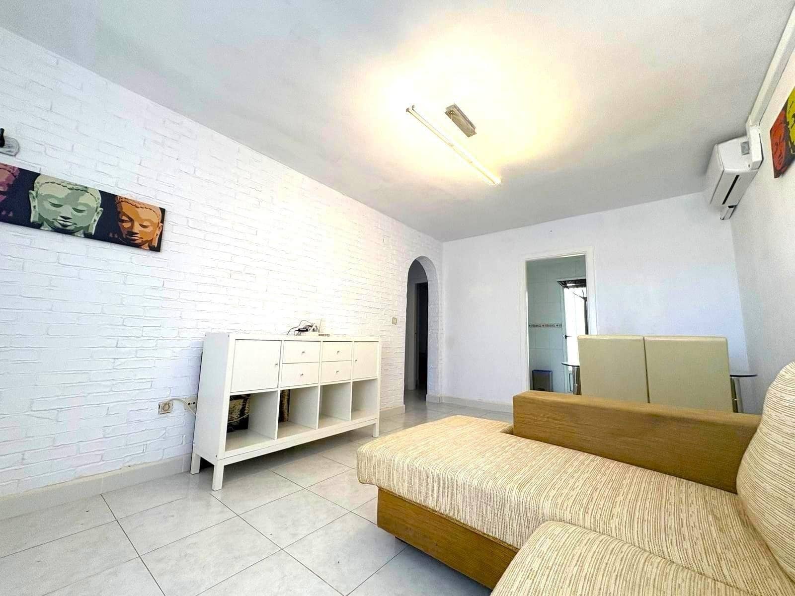 Bungalow de 2 habitaciones en Torrevieja en venta con piscina - 147.000 € (Ref: 9855674)