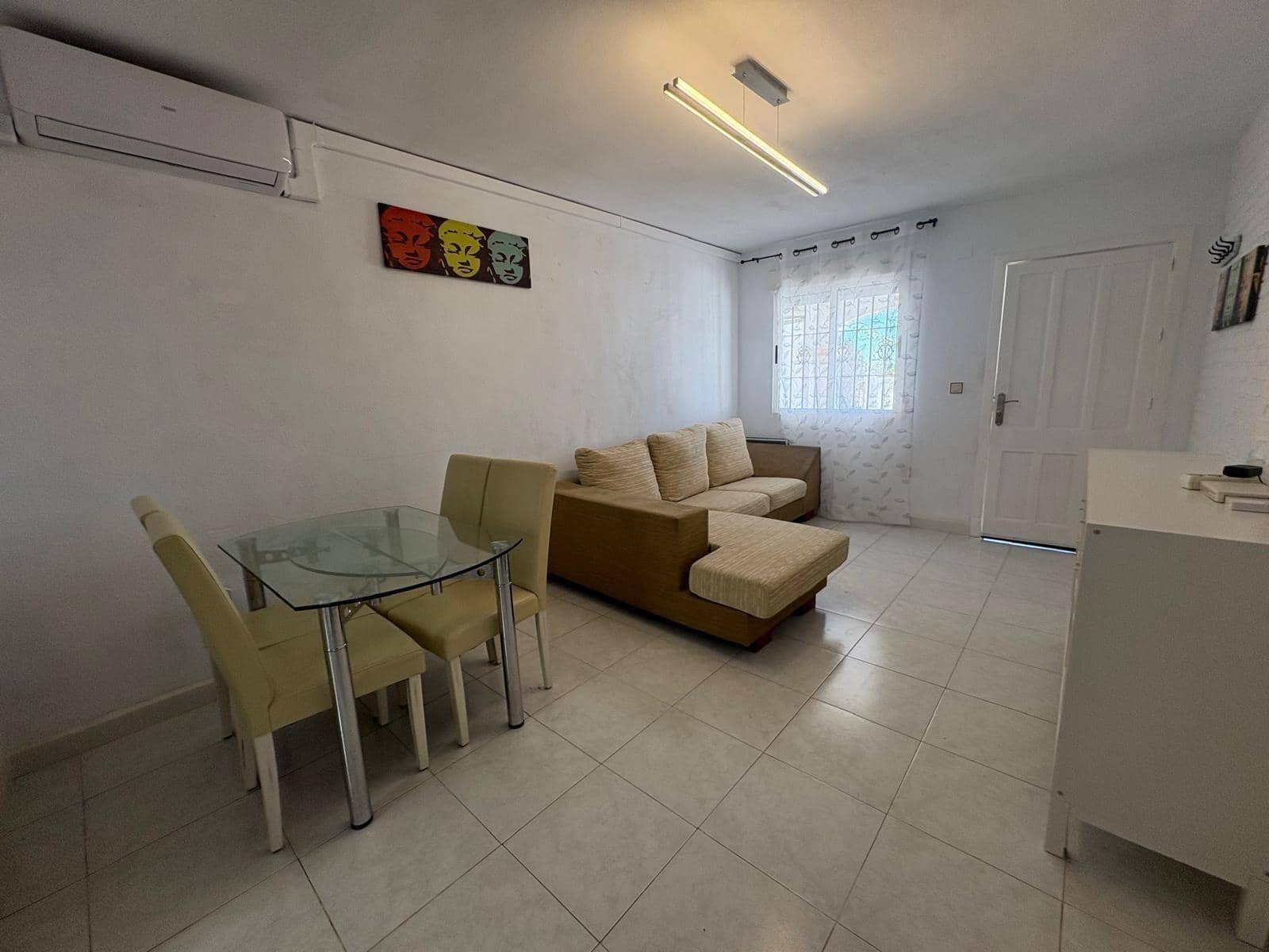 Bungalow de 2 habitaciones en Torrevieja en venta con piscina - 147.000 € (Ref: 9855674)