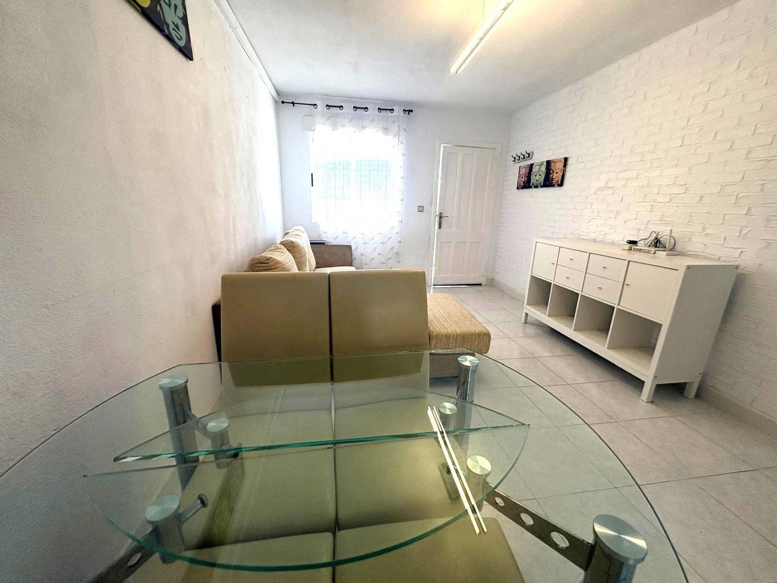 Bungalow de 2 habitaciones en Torrevieja en venta con piscina - 147.000 € (Ref: 9855674)