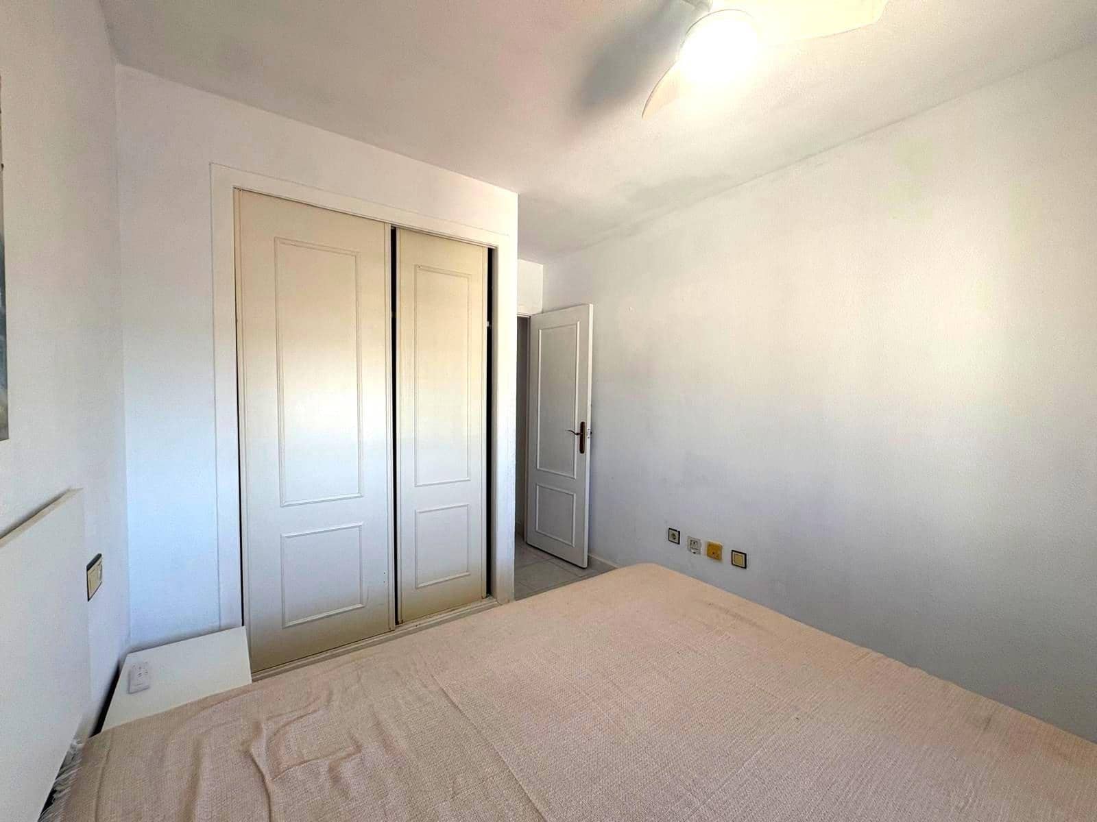 Bungalow de 2 habitaciones en Torrevieja en venta con piscina - 147.000 € (Ref: 9855674)