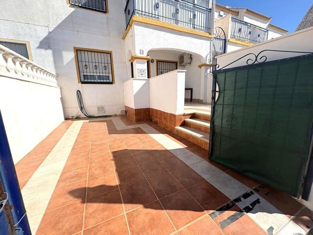 Bungalow de 2 habitaciones en Torrevieja en venta con piscina - 147.000 € (Ref: 9855674)