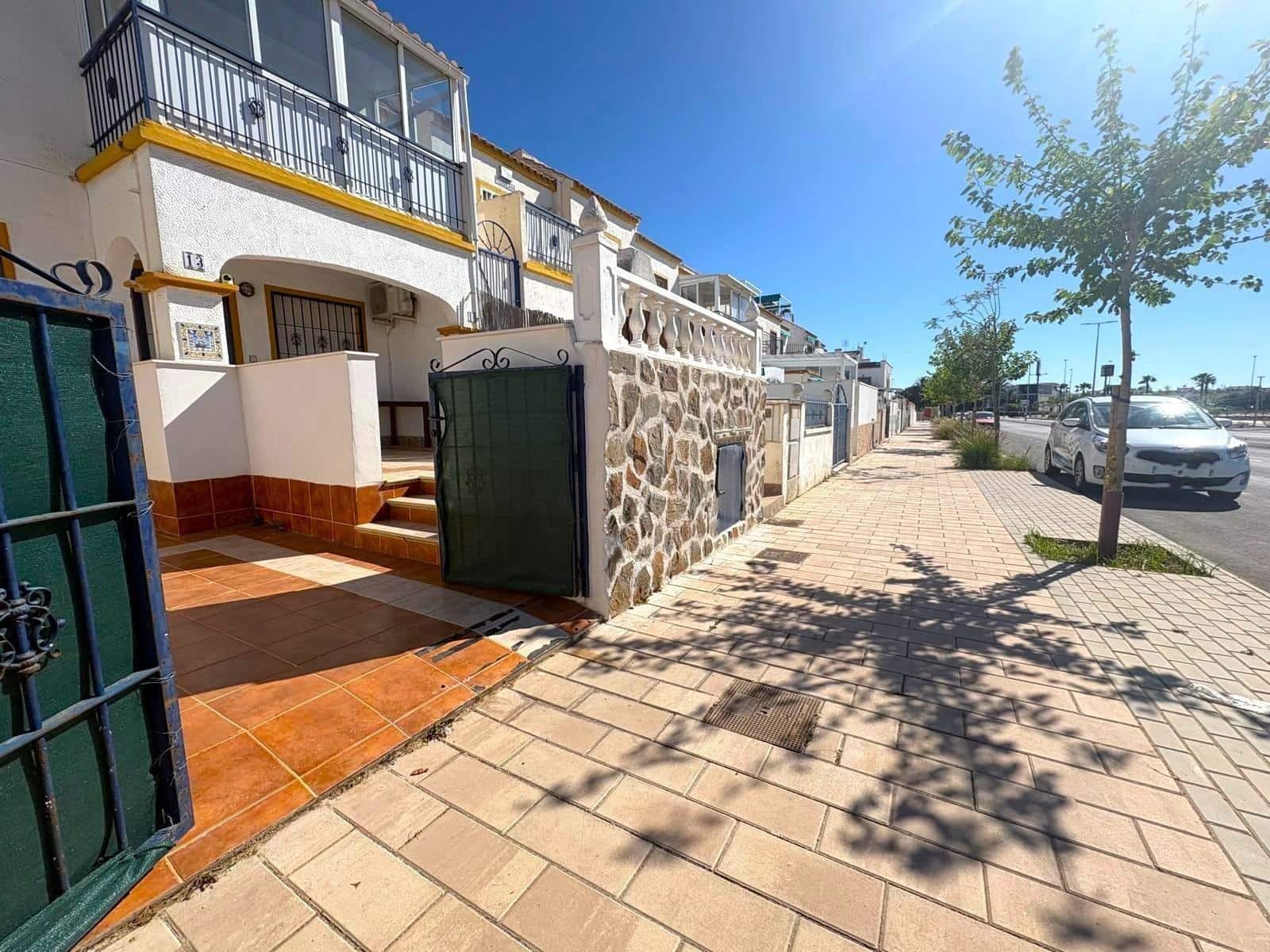 Bungalow de 2 habitaciones en Torrevieja en venta con piscina - 147.000 € (Ref: 9855674)