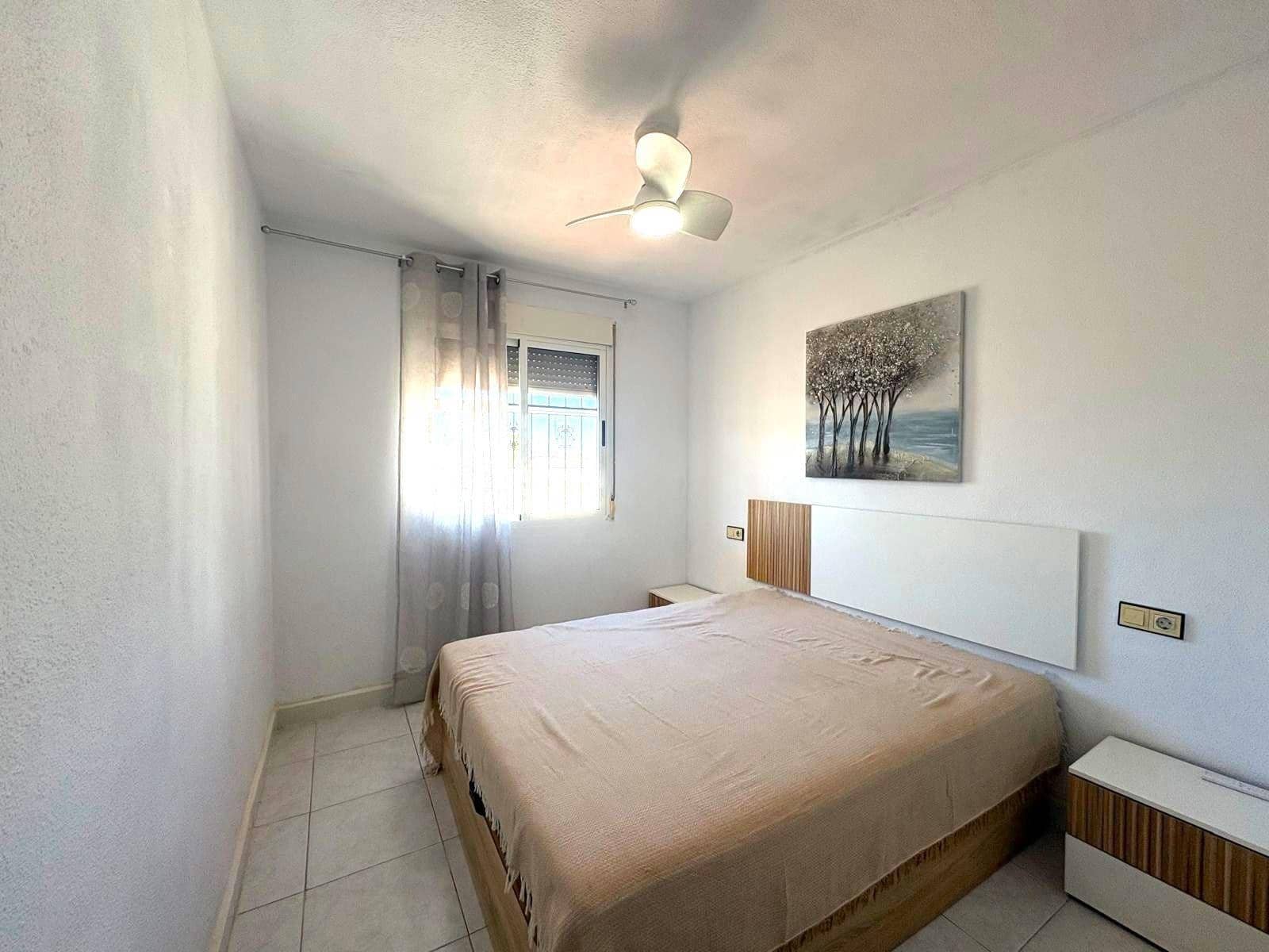 Bungalow de 2 habitaciones en Torrevieja en venta con piscina - 147.000 € (Ref: 9855674)