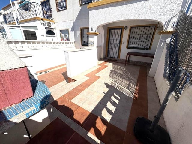 Bungalow de 2 habitaciones en Torrevieja en venta con piscina - 147.000 € (Ref: 9855674)