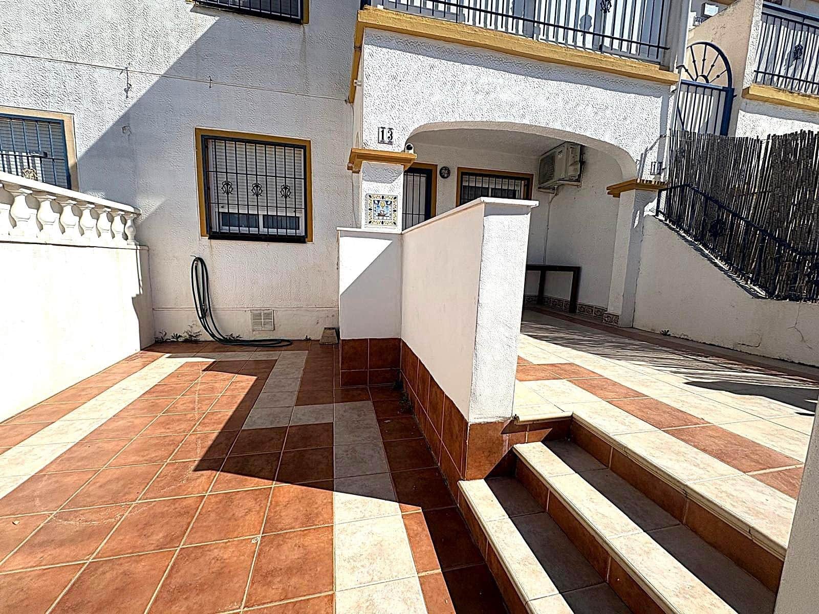 Bungalow de 2 habitaciones en Torrevieja en venta con piscina - 147.000 € (Ref: 9855674)