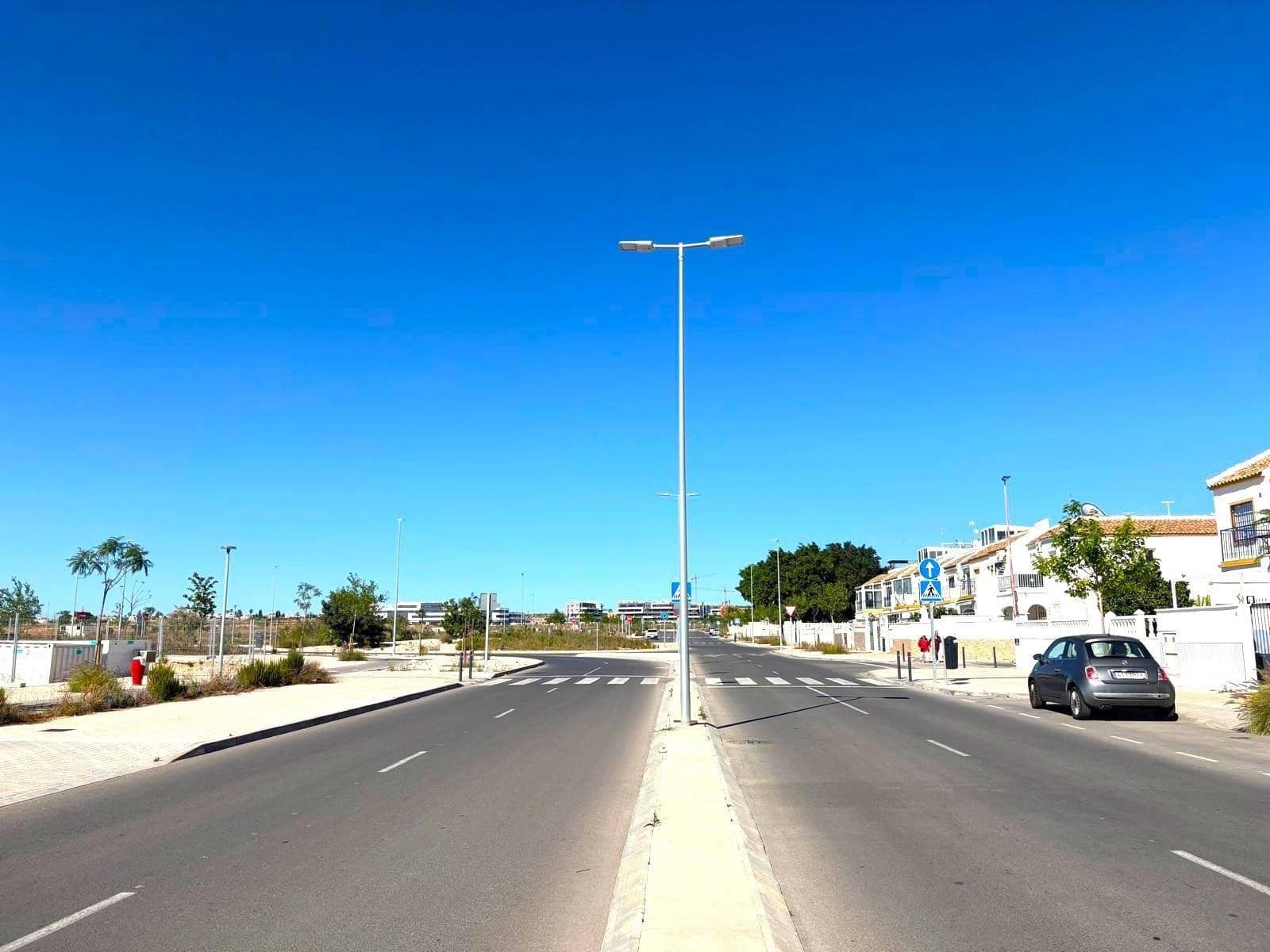 Bungalow de 2 habitaciones en Torrevieja en venta con piscina - 147.000 € (Ref: 9855674)