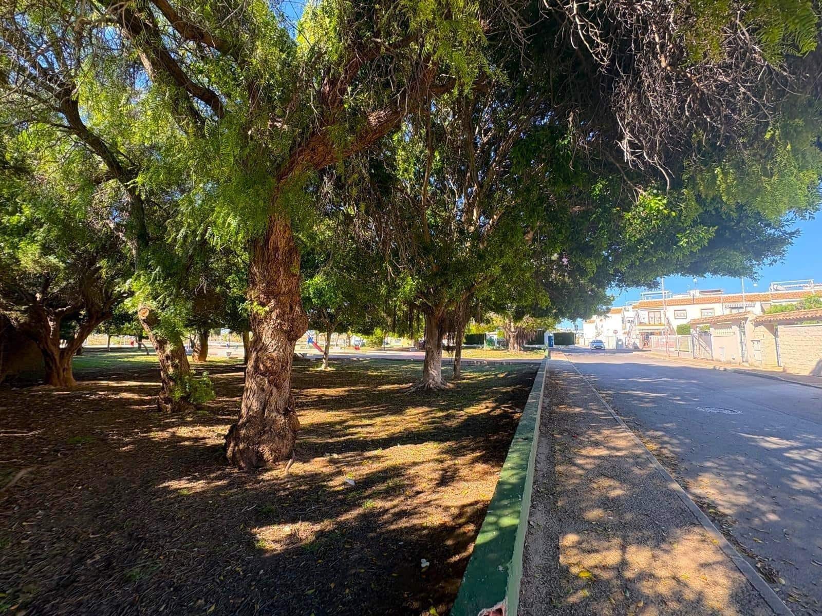 Bungalow de 2 habitaciones en Torrevieja en venta con piscina - 147.000 € (Ref: 9855674)
