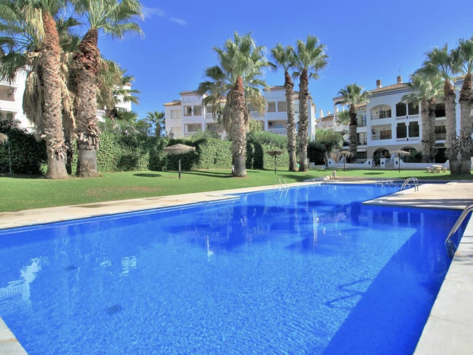 2 soveværelse Lejlighed til salg i Villamartin med swimmingpool - € 159.900 (Ref: 9862038)