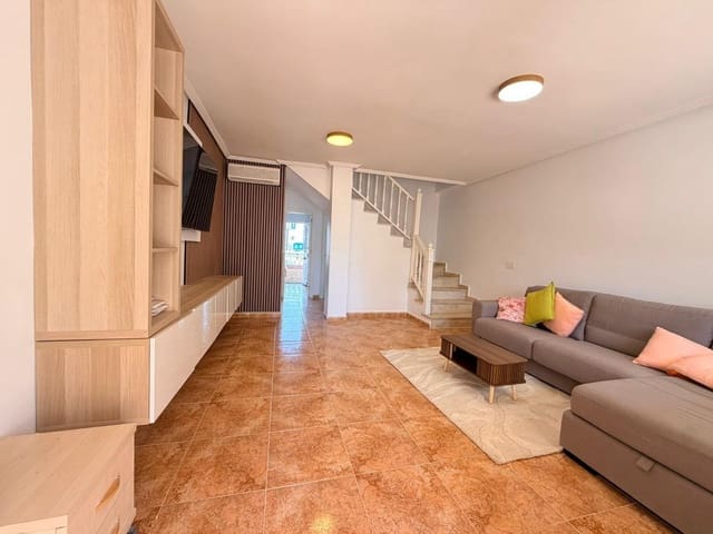 3 soveværelse Rækkehus til salg i Centro, Torrevieja med swimmingpool - € 182.500 (Ref: 9890566)