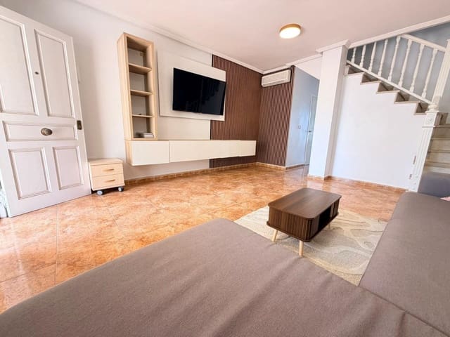 3 soveværelse Rækkehus til salg i Centro, Torrevieja med swimmingpool - € 182.500 (Ref: 9890566)