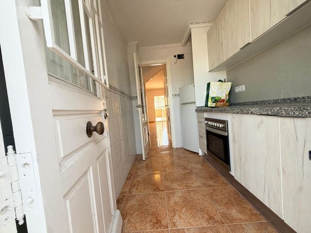 3 soveværelse Rækkehus til salg i Centro, Torrevieja med swimmingpool - € 182.500 (Ref: 9890566)