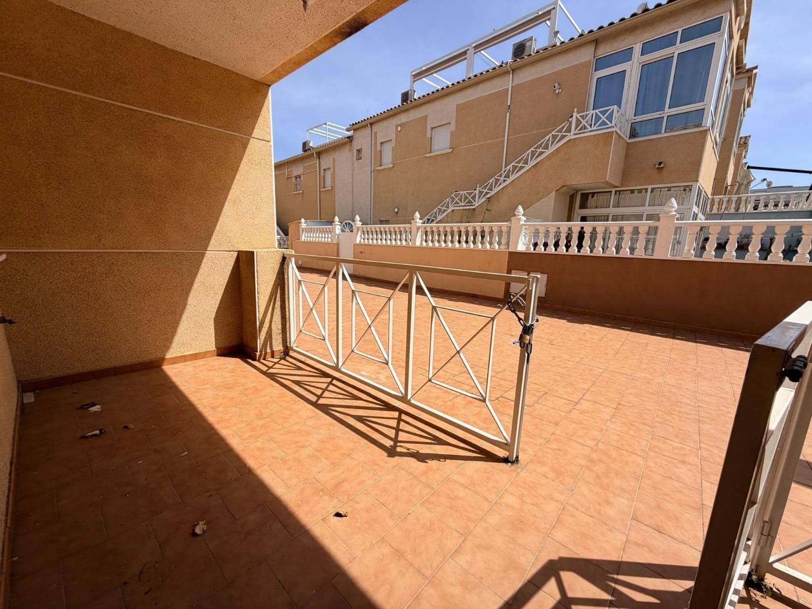 3 soveværelse Rækkehus til salg i Torrevieja med swimmingpool - € 182.500 (Ref: 9890566)