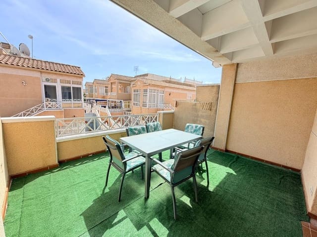 3 soveværelse Rækkehus til salg i Centro, Torrevieja med swimmingpool - € 182.500 (Ref: 9890566)