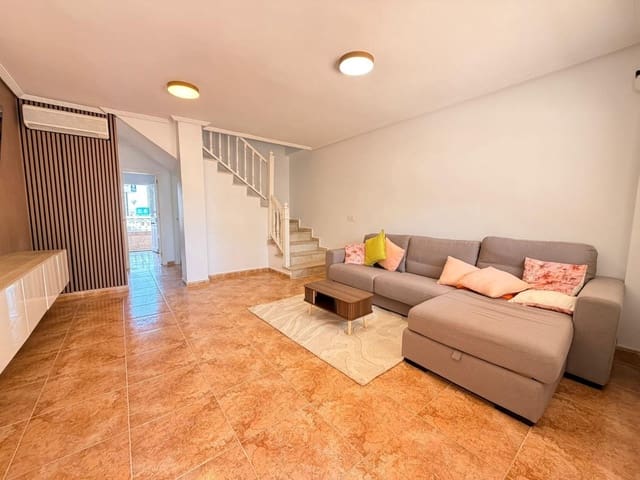 3 soveværelse Rækkehus til salg i Centro, Torrevieja med swimmingpool - € 182.500 (Ref: 9890566)