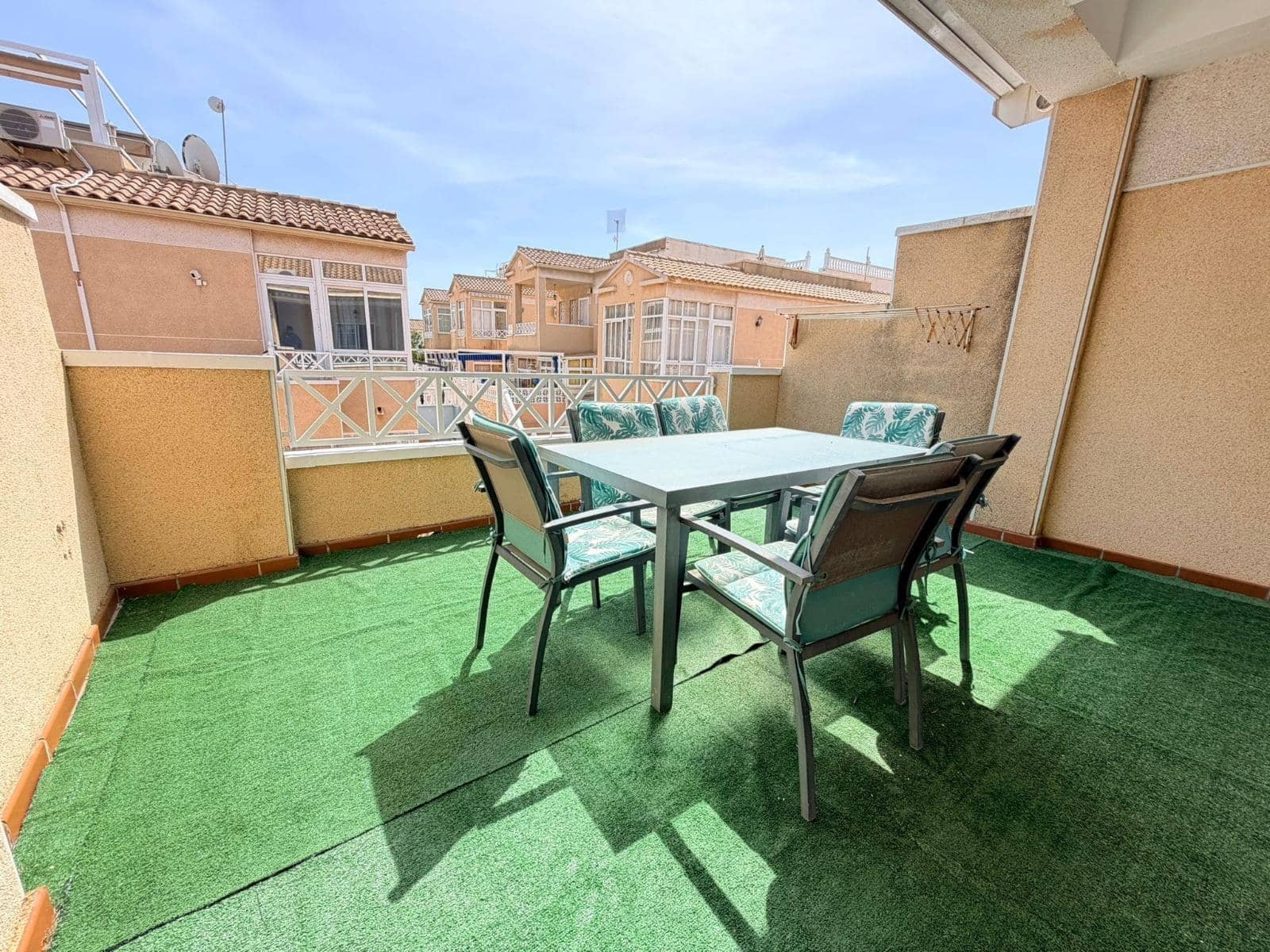 3 soveværelse Rækkehus til salg i Torrevieja med swimmingpool - € 182.500 (Ref: 9890566)