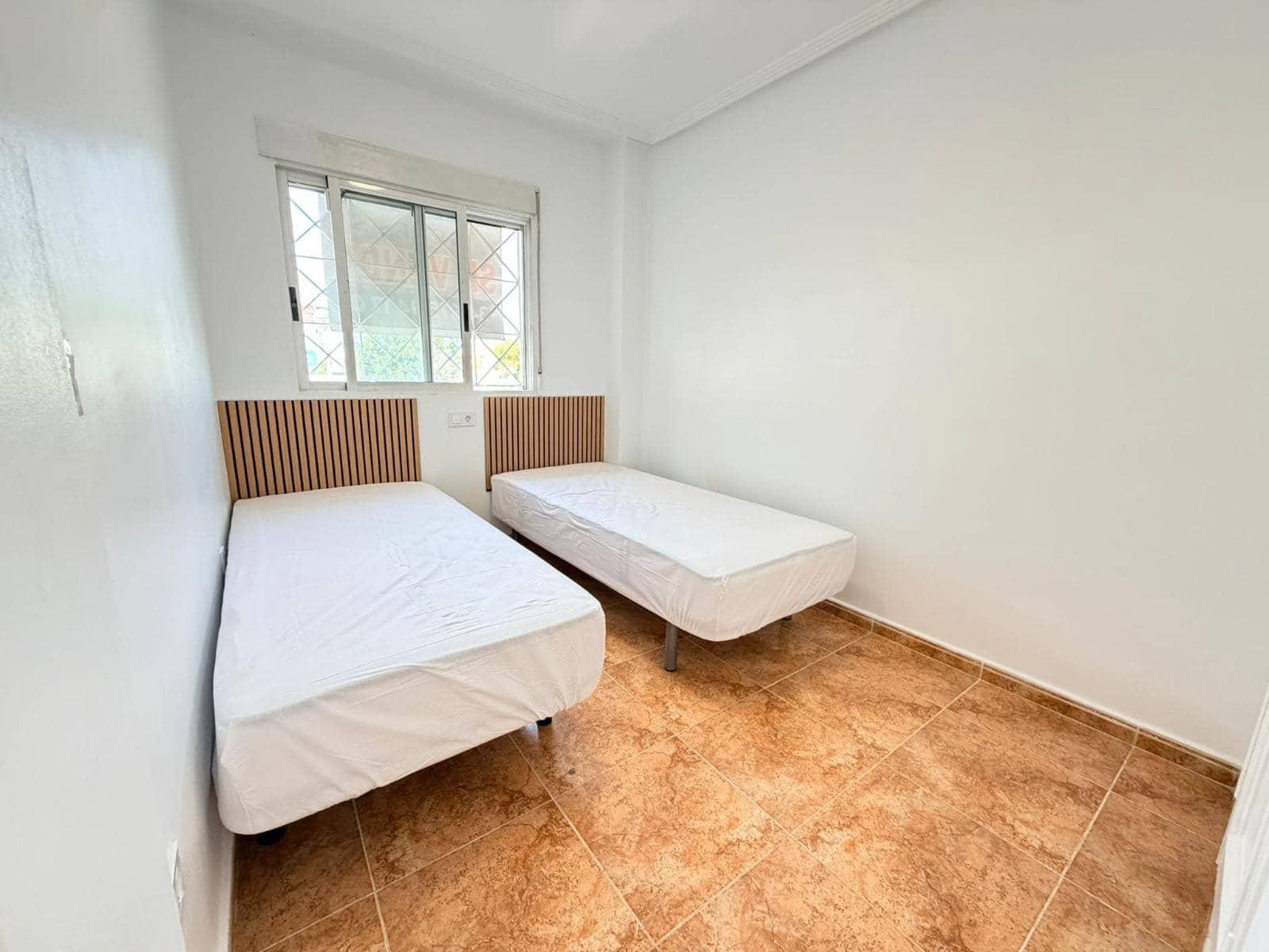 3 slaapkamer Rijtjeshuis te koop in Torrevieja met zwembad - € 182.500 (Ref: 9890566)