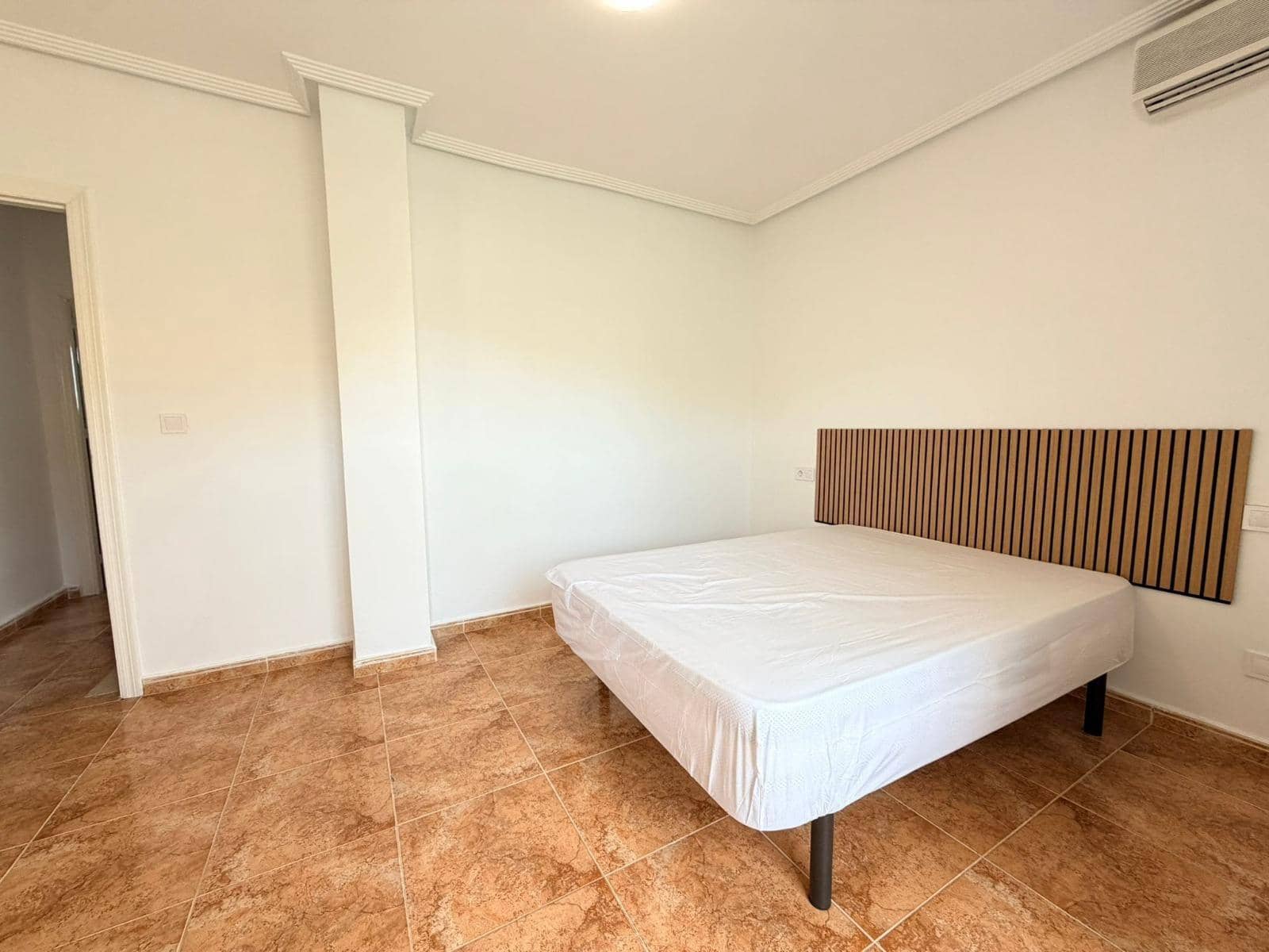 3 slaapkamer Rijtjeshuis te koop in Torrevieja met zwembad - € 182.500 (Ref: 9890566)