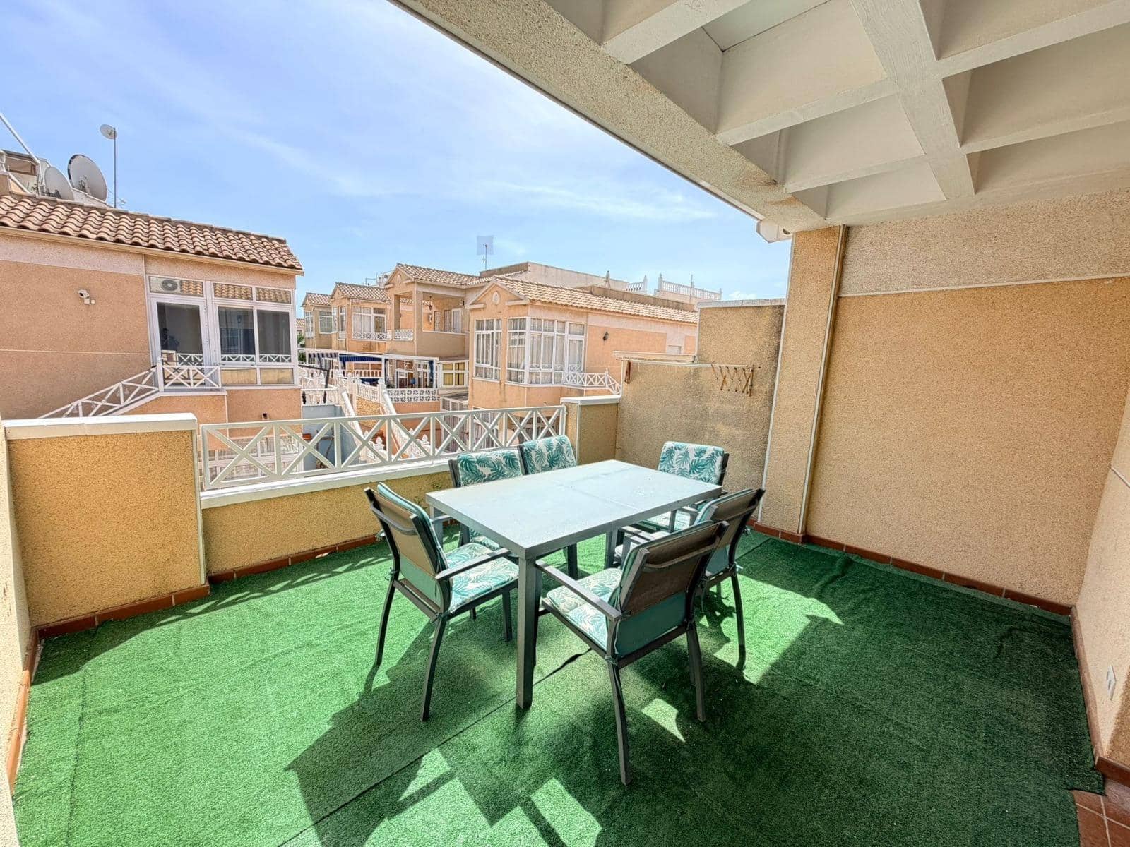3 slaapkamer Rijtjeshuis te koop in Torrevieja met zwembad - € 182.500 (Ref: 9890566)