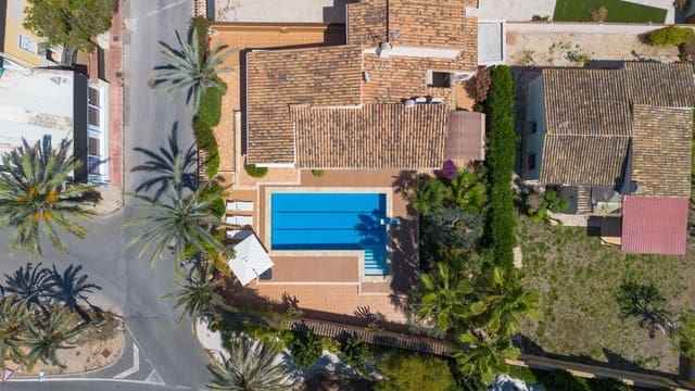4 slaapkamer Villa te koop in Orihuela Costa, Orihuela met zwembad garage - € 699.950 (Ref: 9911230)