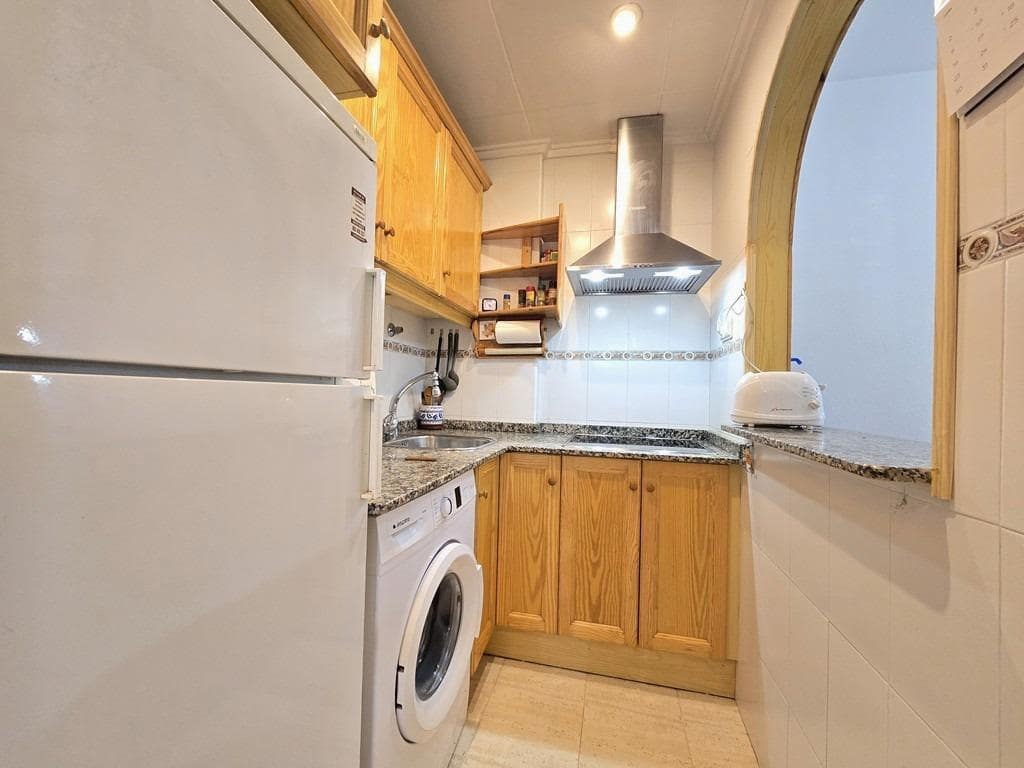 1 sovrum Lägenhet till salu i Torrevieja med pool garage - 126 000 € (Ref: 9913343)