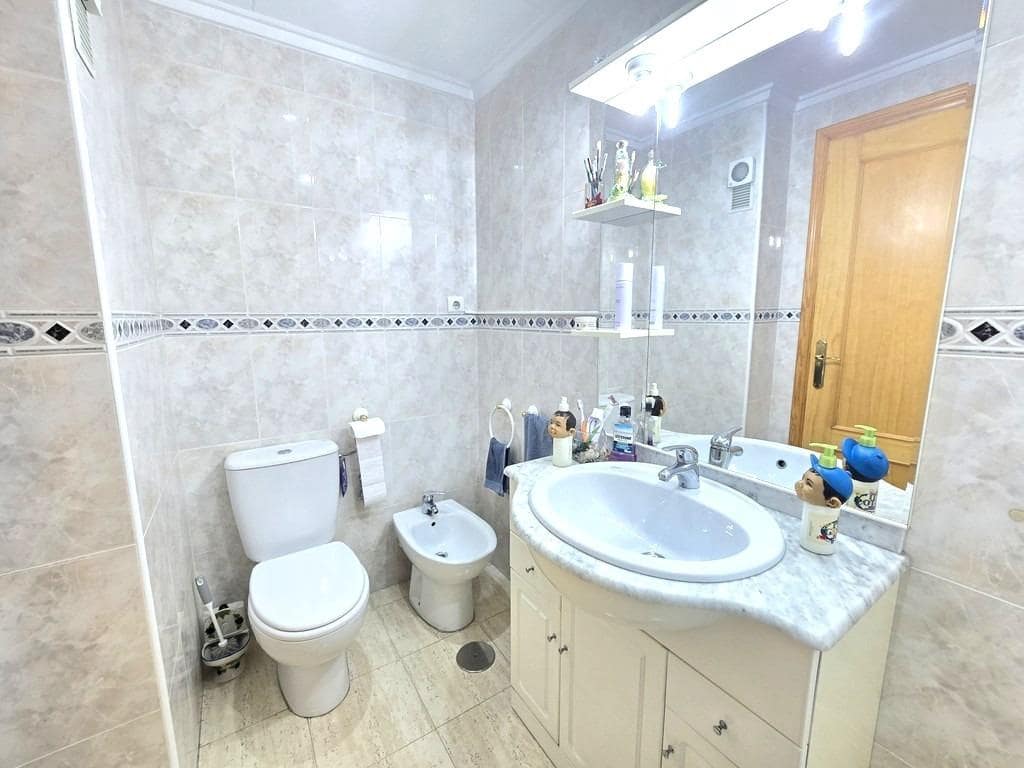 1 sovrum Lägenhet till salu i Torrevieja med pool garage - 126 000 € (Ref: 9913343)