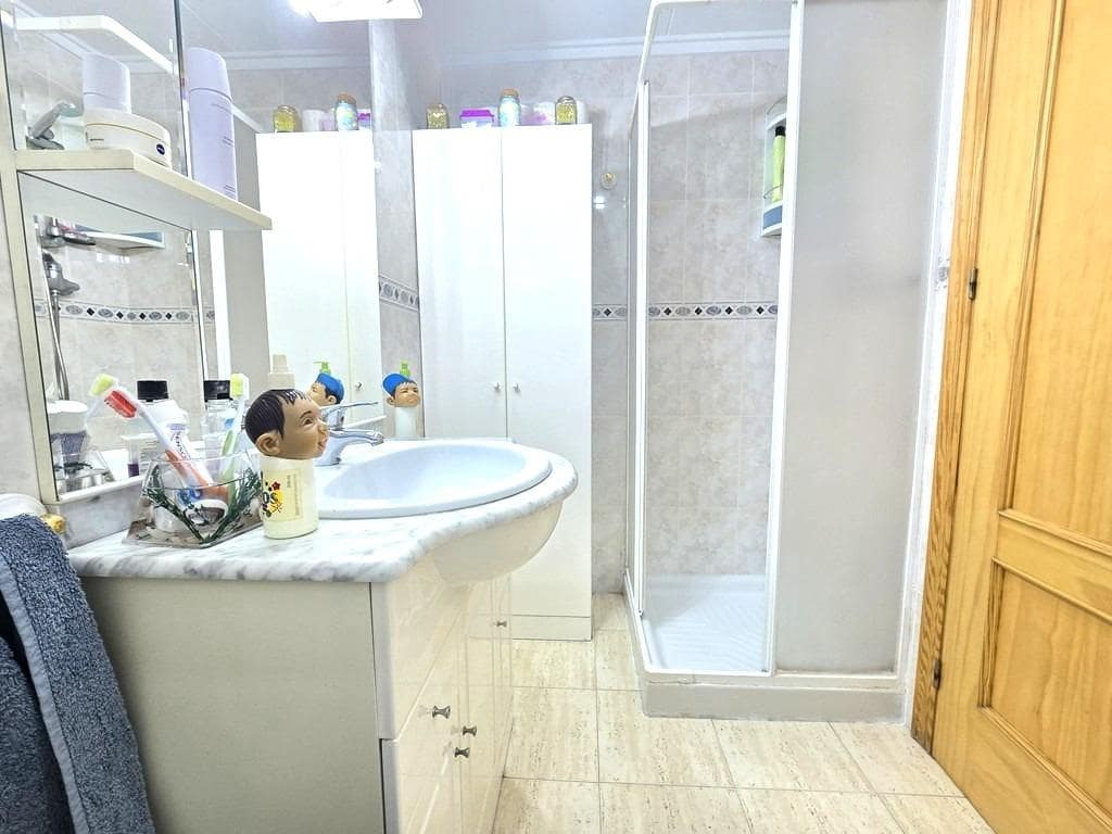 1 sovrum Lägenhet till salu i Torrevieja med pool garage - 126 000 € (Ref: 9913343)