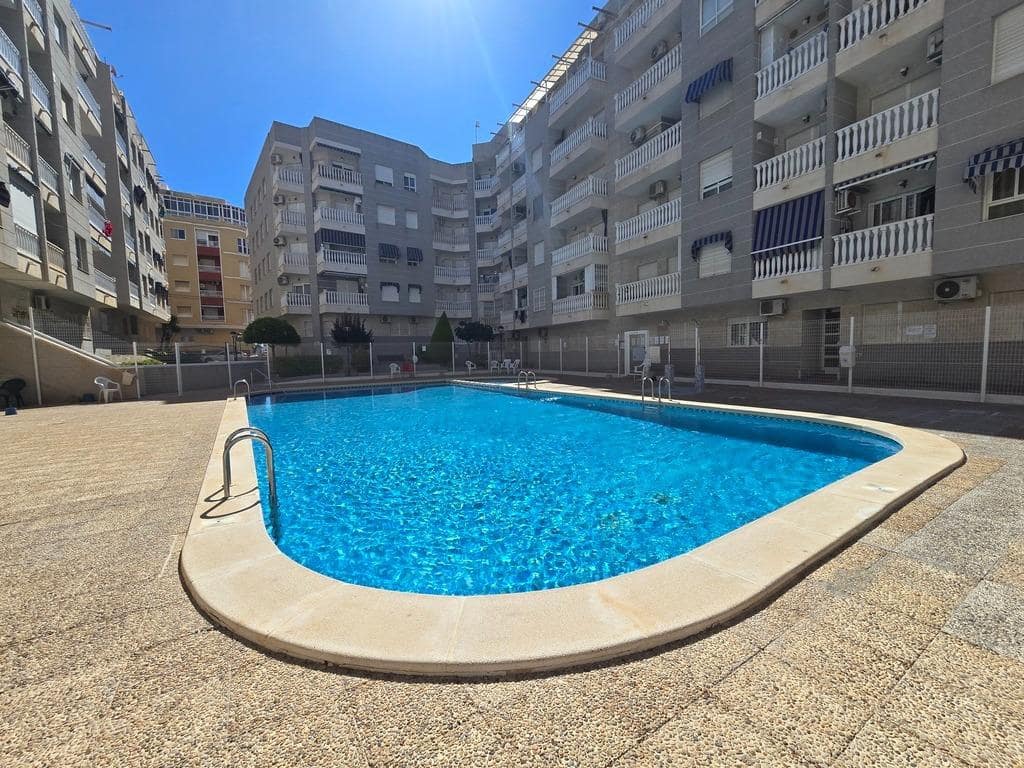 1 bedroom Apartment for sale in Torrevieja with pool - € 116,000 (Ref: 9913344)