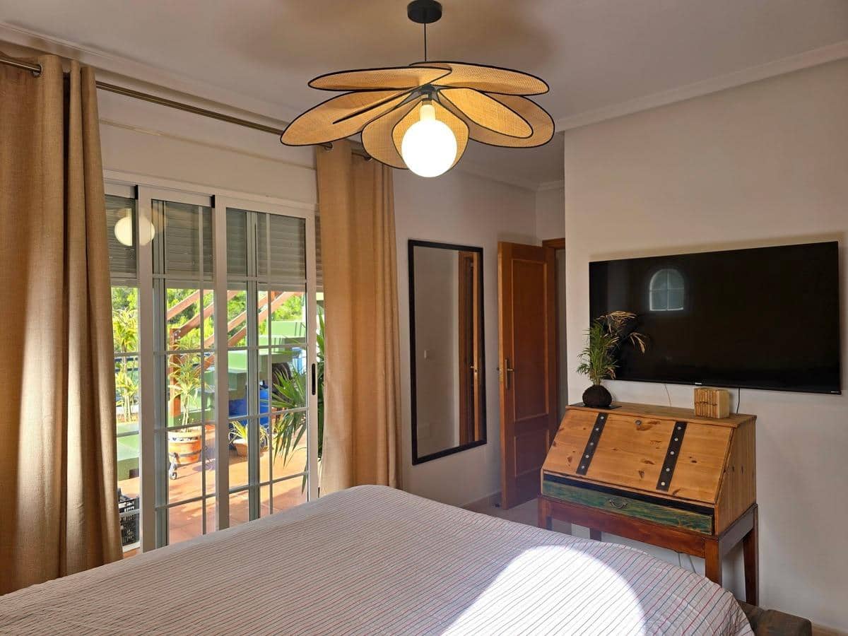 Adosado de 4 habitaciones en Pilar de la Horadada en venta con piscina - 450.000 € (Ref: 9916044)