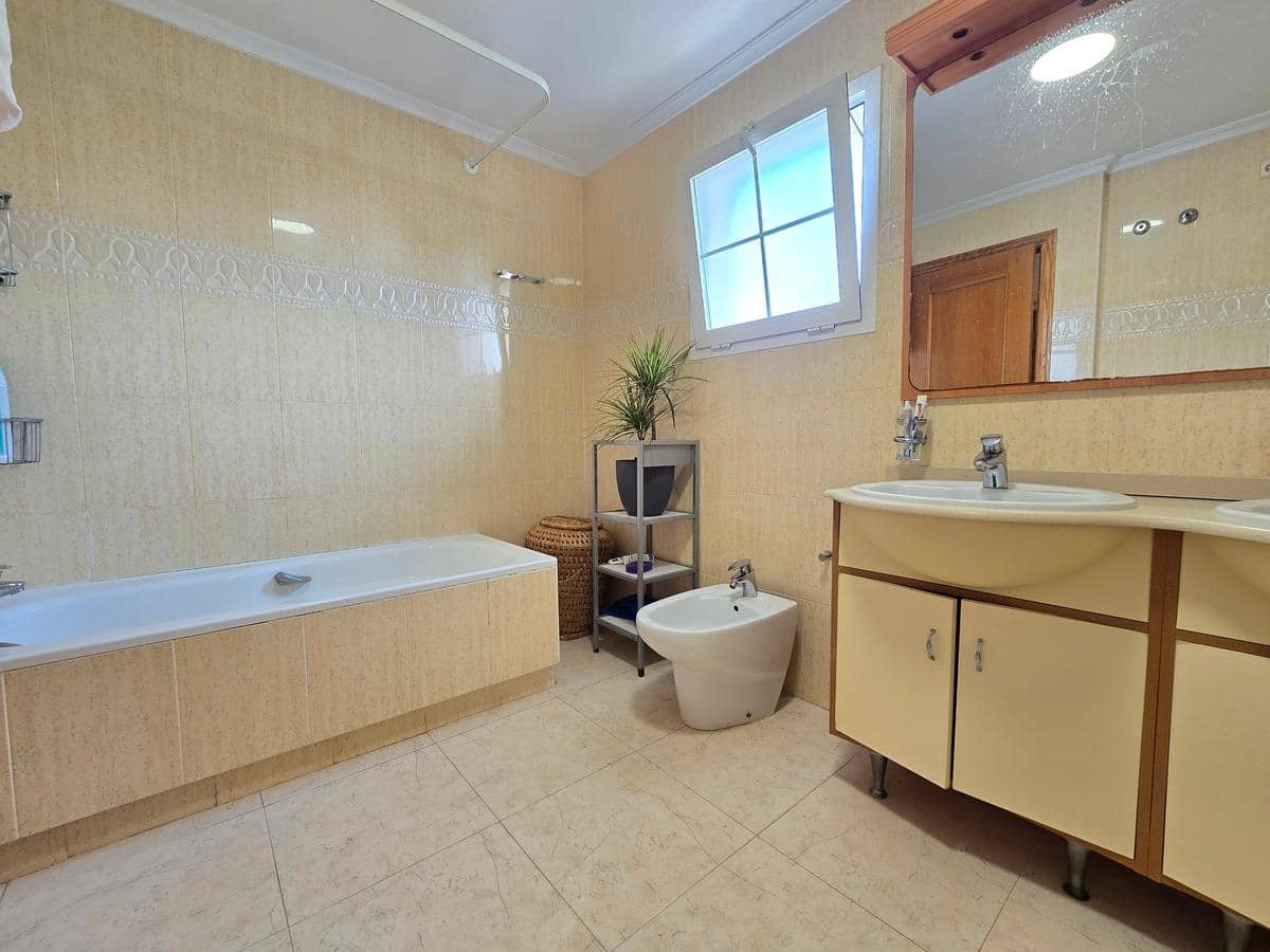 Adosado de 4 habitaciones en Pilar de la Horadada en venta con piscina - 450.000 € (Ref: 9916044)