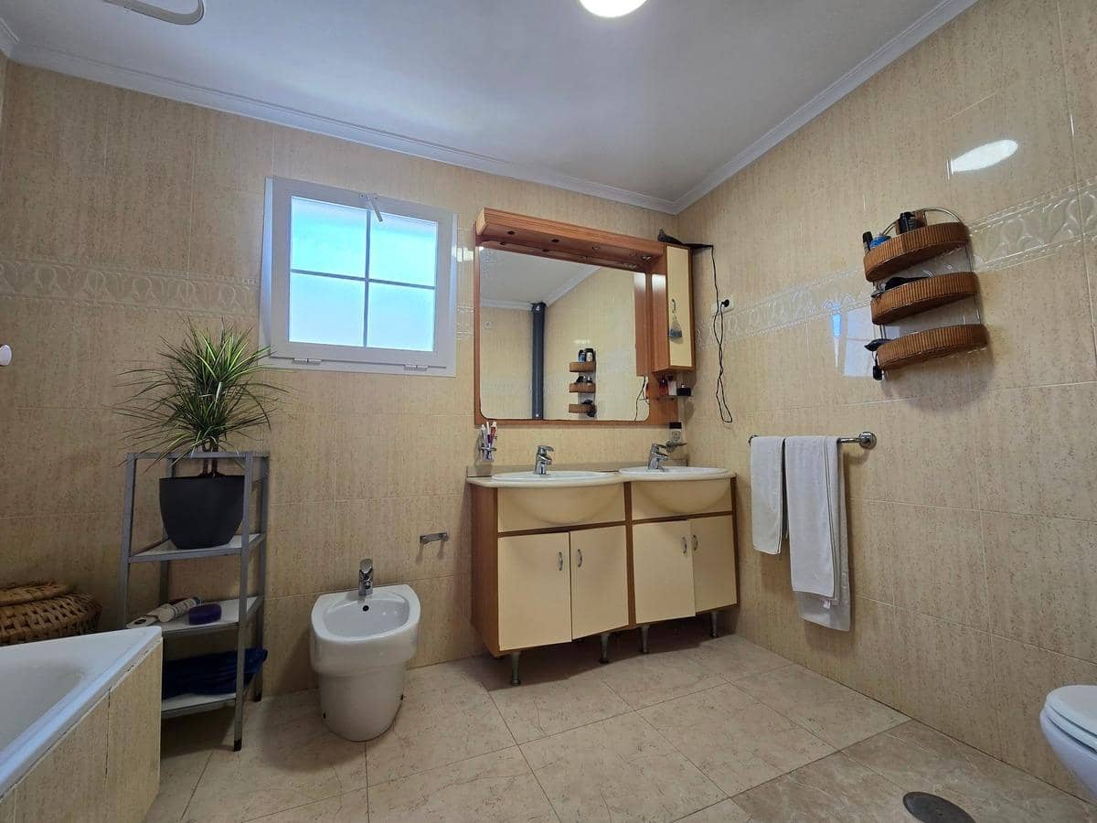 Adosado de 4 habitaciones en Pilar de la Horadada en venta con piscina - 450.000 € (Ref: 9916044)