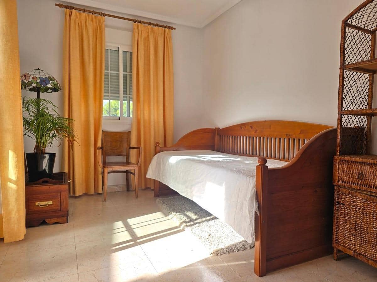 Adosado de 4 habitaciones en Pilar de la Horadada en venta con piscina - 450.000 € (Ref: 9916044)