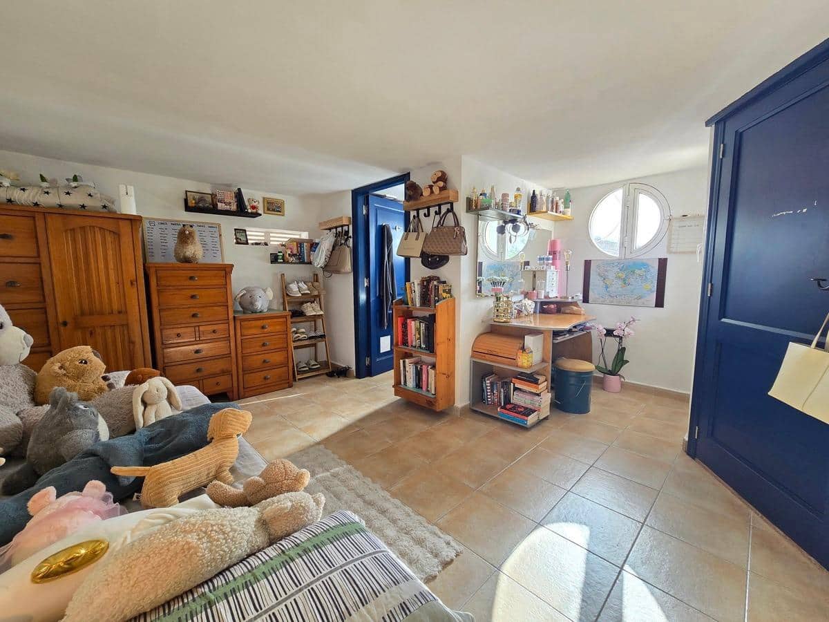 Adosado de 4 habitaciones en Pilar de la Horadada en venta con piscina - 450.000 € (Ref: 9916044)