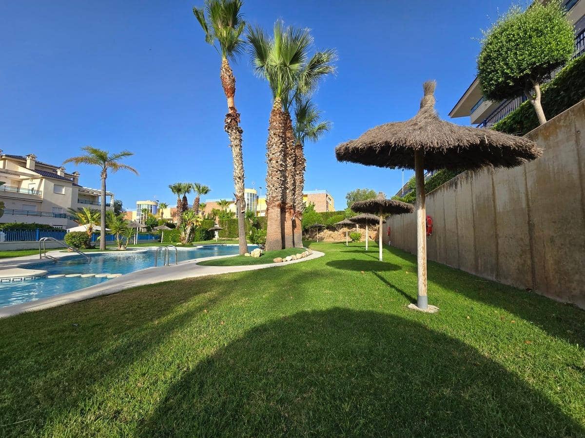 Adosado de 4 habitaciones en Pilar de la Horadada en venta con piscina - 450.000 € (Ref: 9916044)