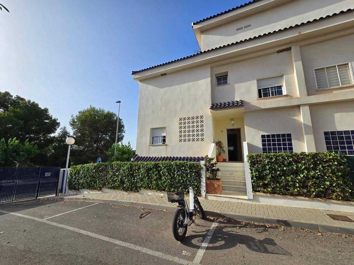 Adosado de 4 habitaciones en Pilar de la Horadada en venta con piscina - 450.000 € (Ref: 9916044)