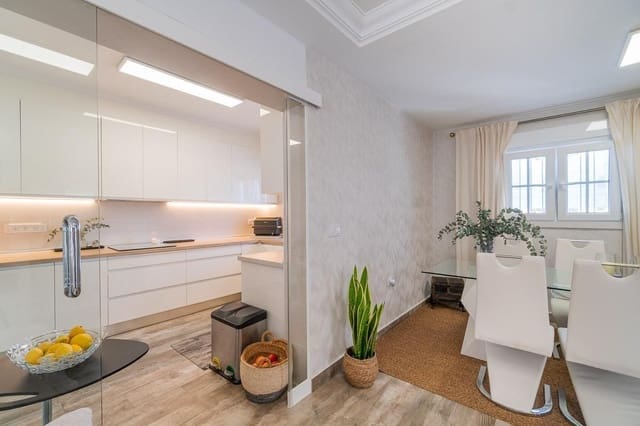 4 soveværelse Villa til salg i La Zenia, Orihuela med swimmingpool - € 365.000 (Ref: 9936558)