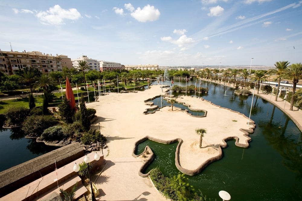 2 quarto Moradia em Banda para venda em El Limonar com piscina - 175 000 € (Ref: 9936559)